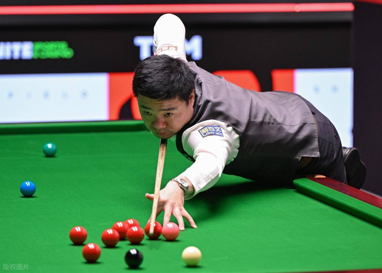 极进攻的姿 极进攻的姿