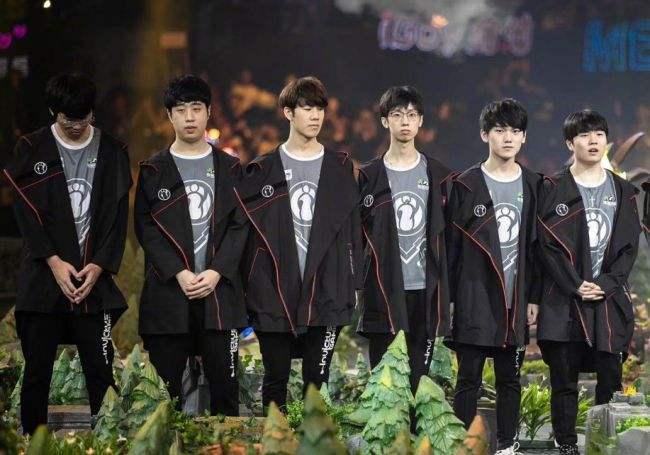 在球场上实 在球场上实